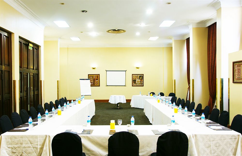 New Ambassador Hotel Harare Exterior foto